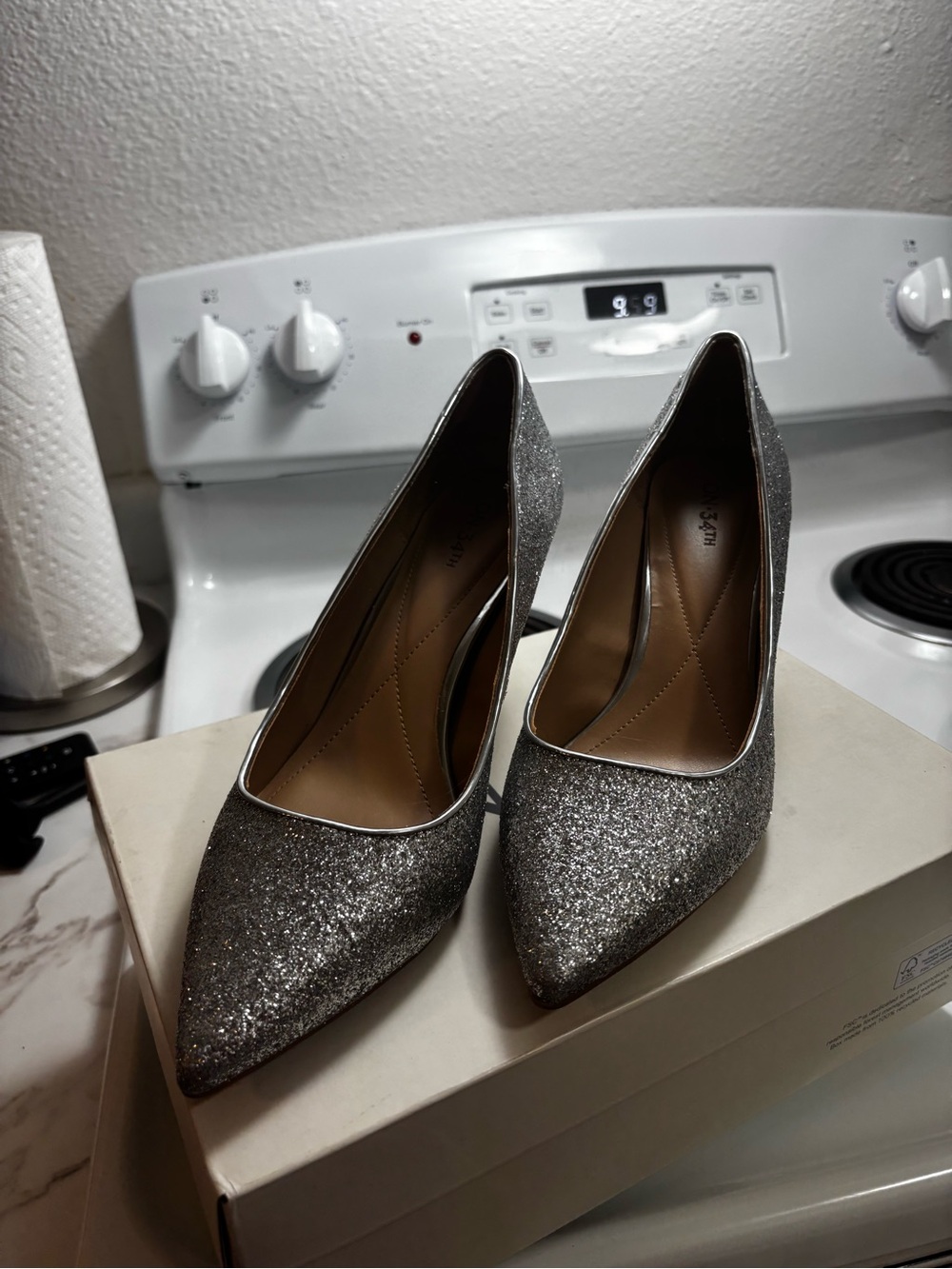 Sparkle Pointed-Toe Glitter Pumps in Silver
